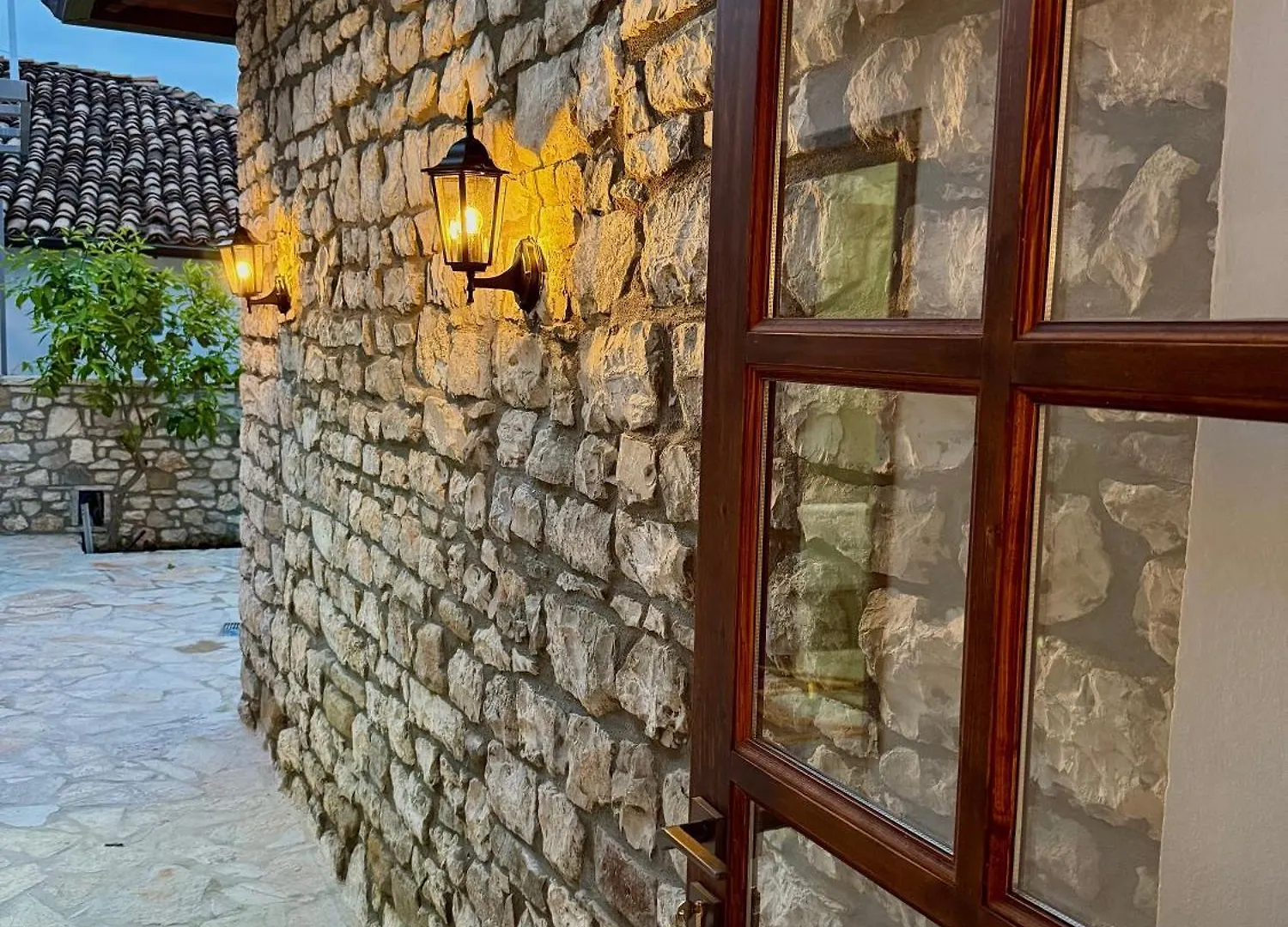 Villa Merkaj, Berat Castle