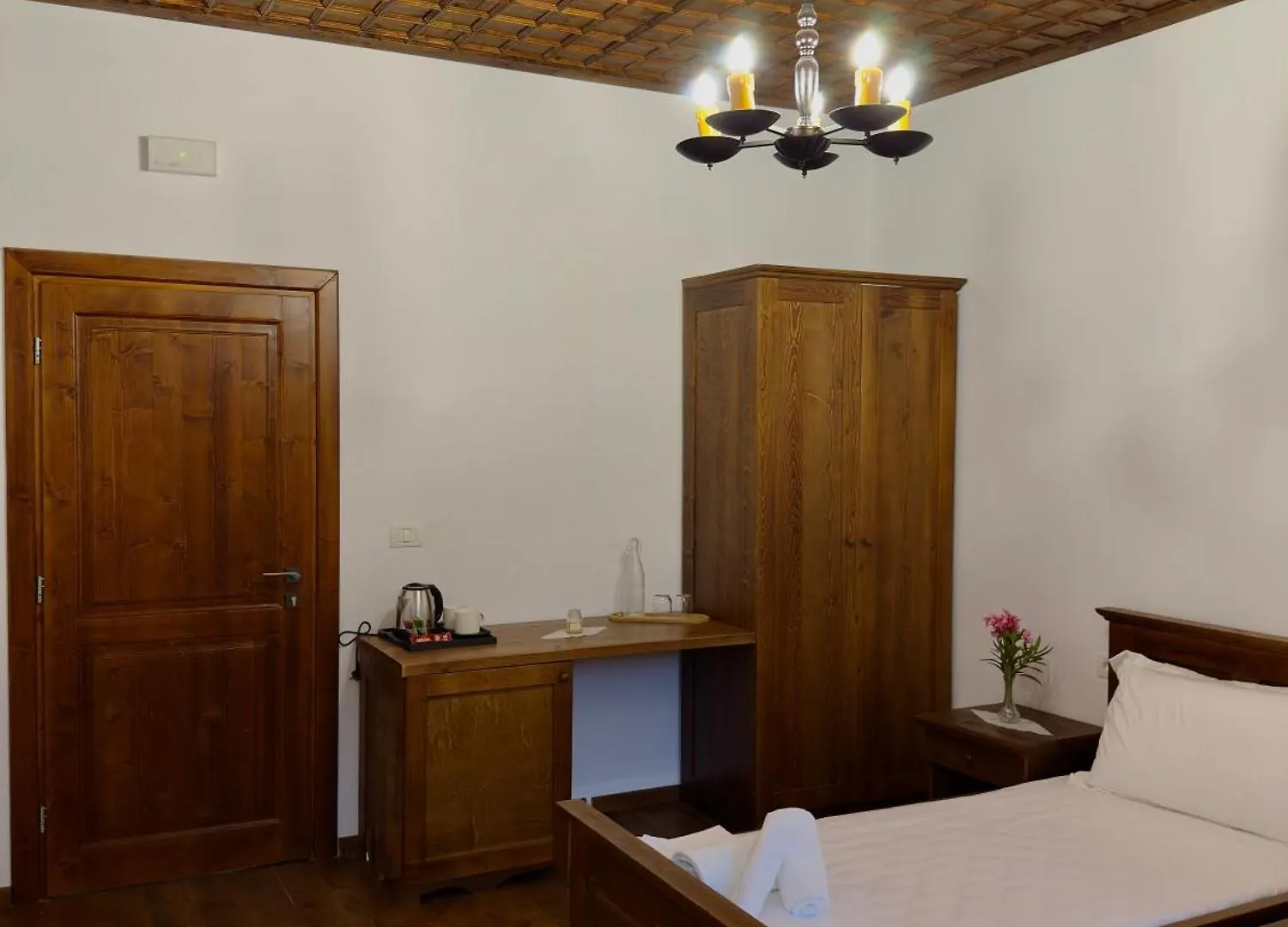 Villa Merkaj, Berat Castle 0*,